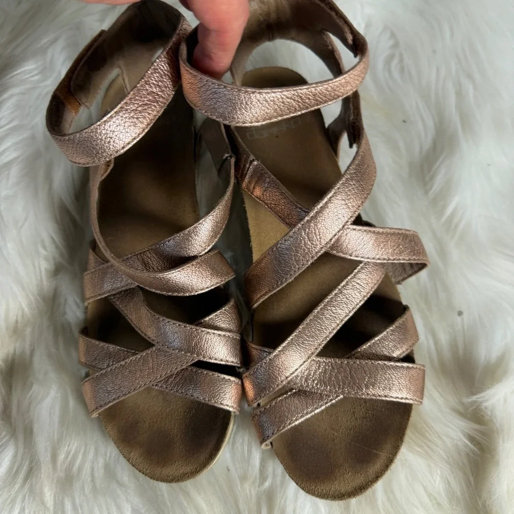 Dansko Deandra Rose Gold Metallic Leather Strappy Wedge Sandals Womens 38‎